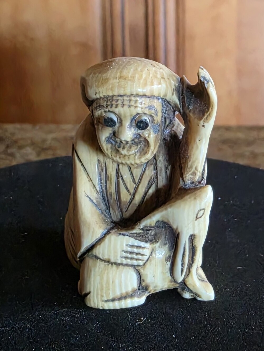 Netsuke Hand-Carved Figurine Kneeling Man with Protruding Eyes - EUC Collectible